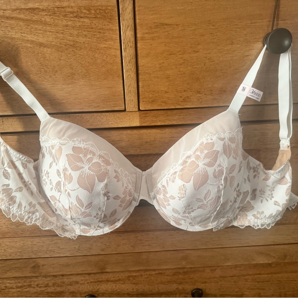 Victoria's Secret Ivory Floral Lace Bra